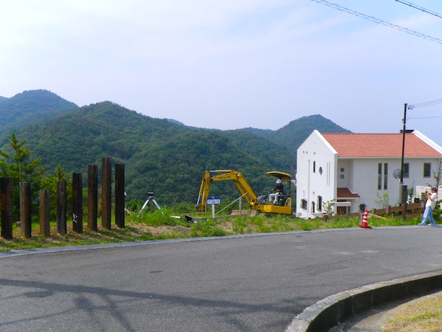 ユンボによる基礎掘削作業