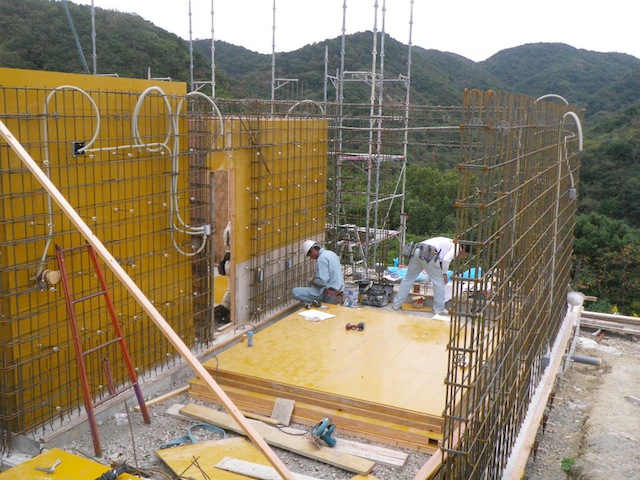 地階RC壁の型枠・配筋施工