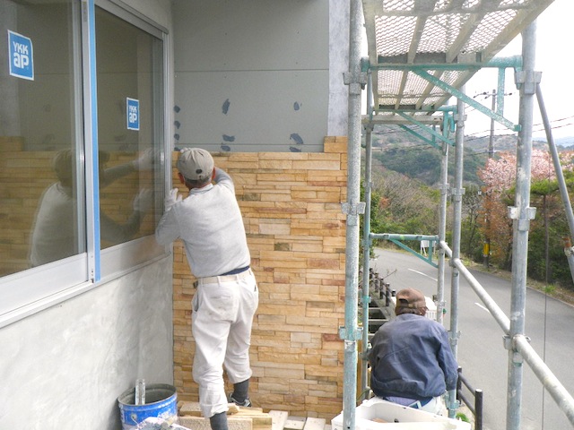 SE構法の家(和モダンハウス)・外壁の袖壁タイル張り