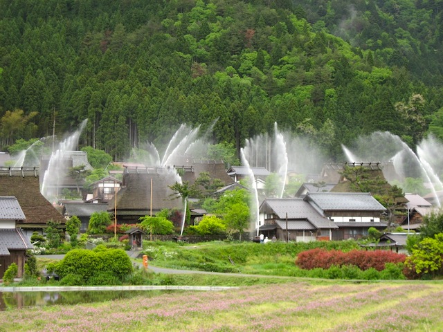 かやぶきの里放水